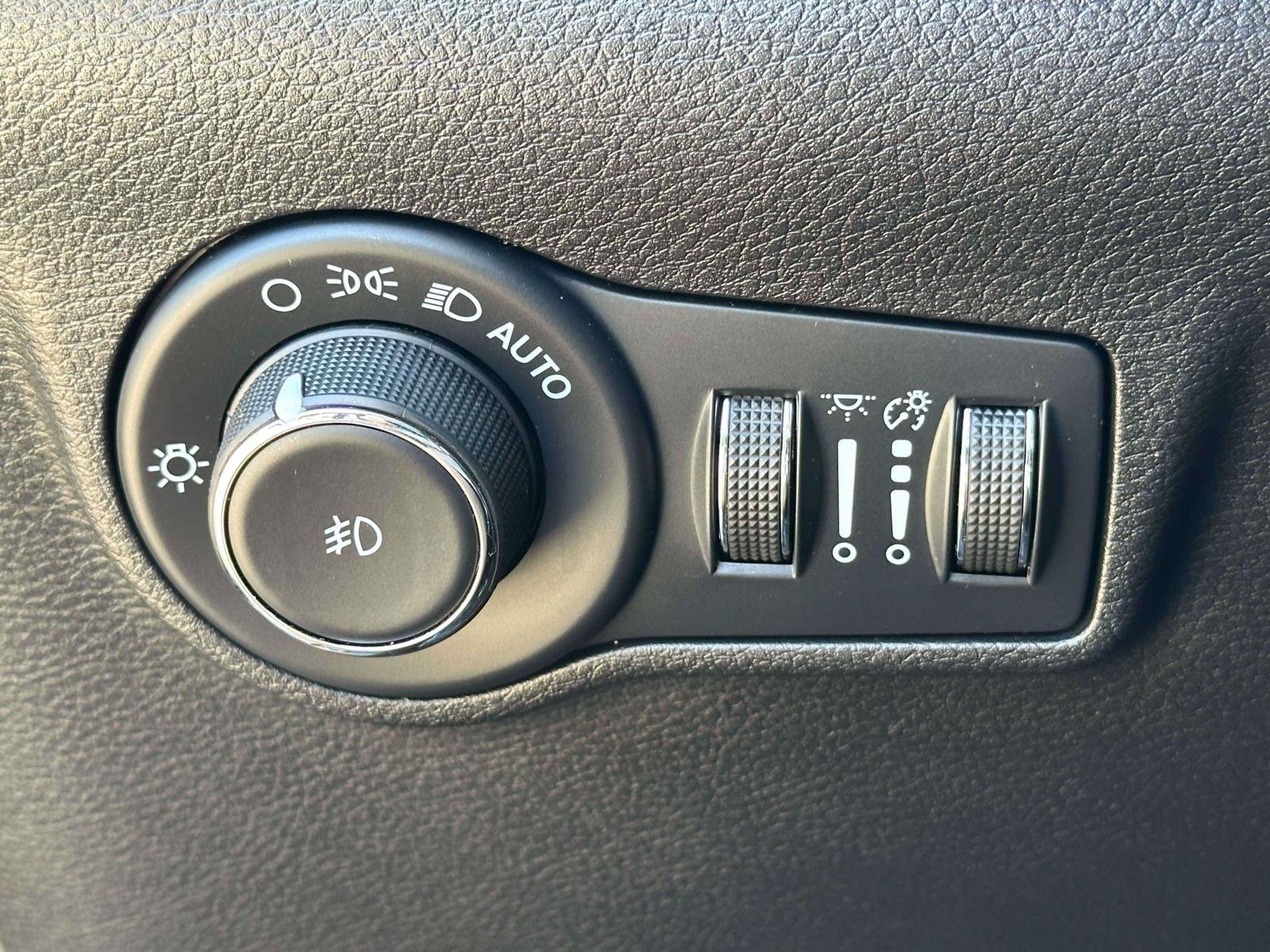 Used 2023 Jeep Compass Latitude AWD/4WD image 18