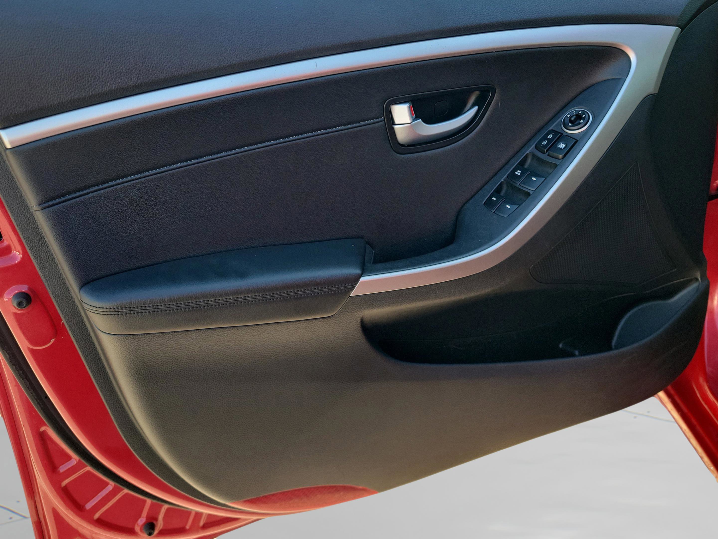 Used 2014 Hyundai Elantra GT w/ Option Group 03 image 18