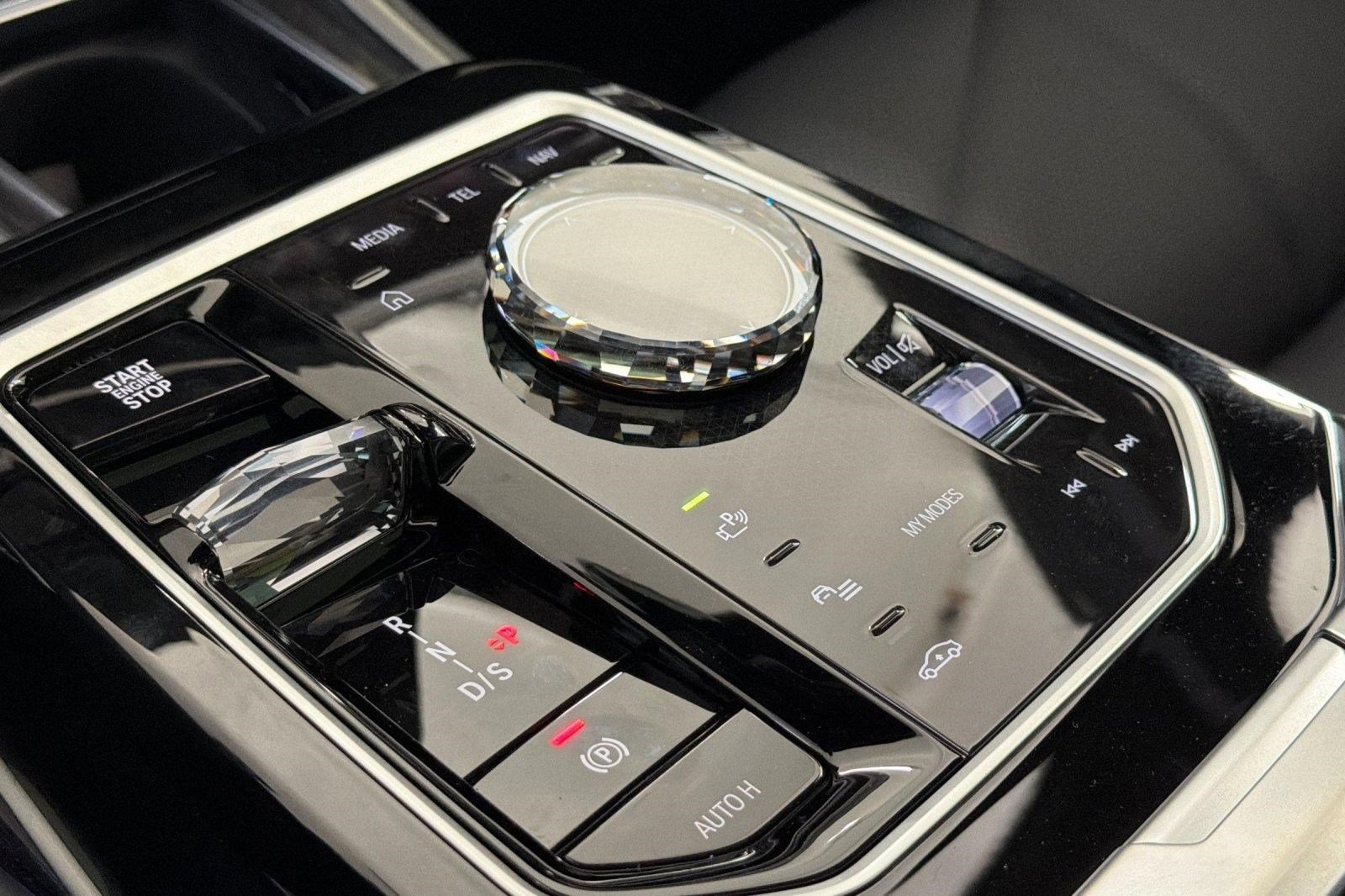 New 2026 BMW 740i w/ Premium Package image 18