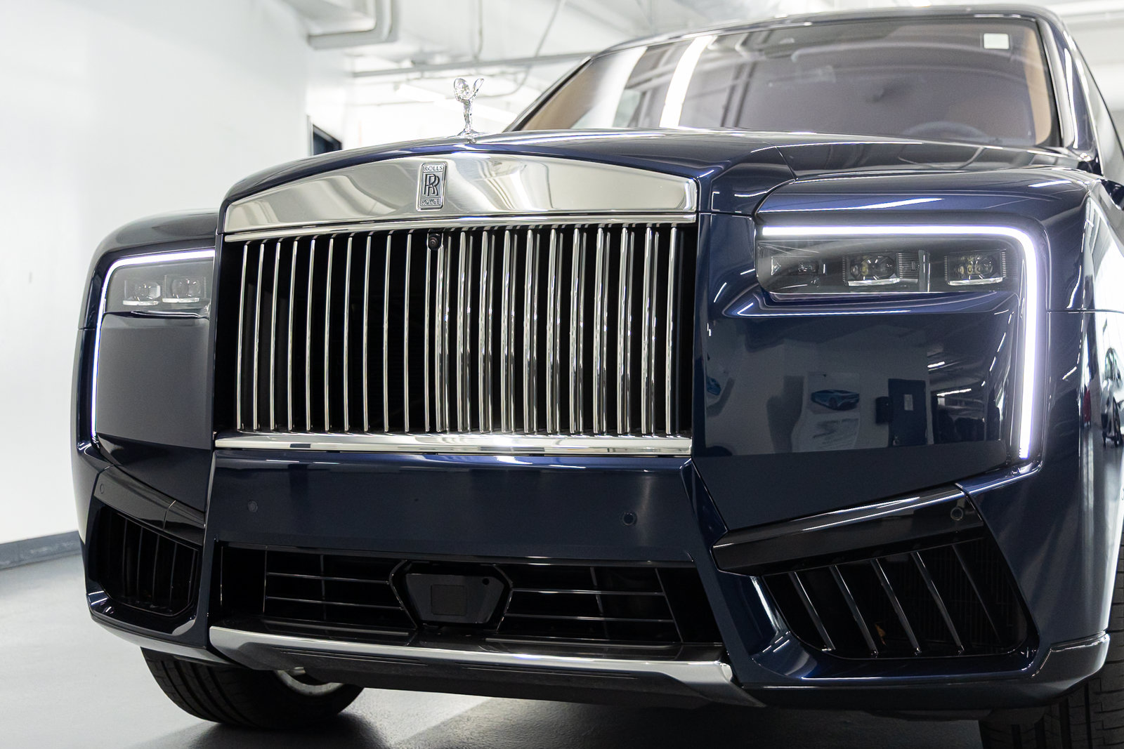 Certified 2025 Rolls-Royce Cullinan AWD/4WD image 12
