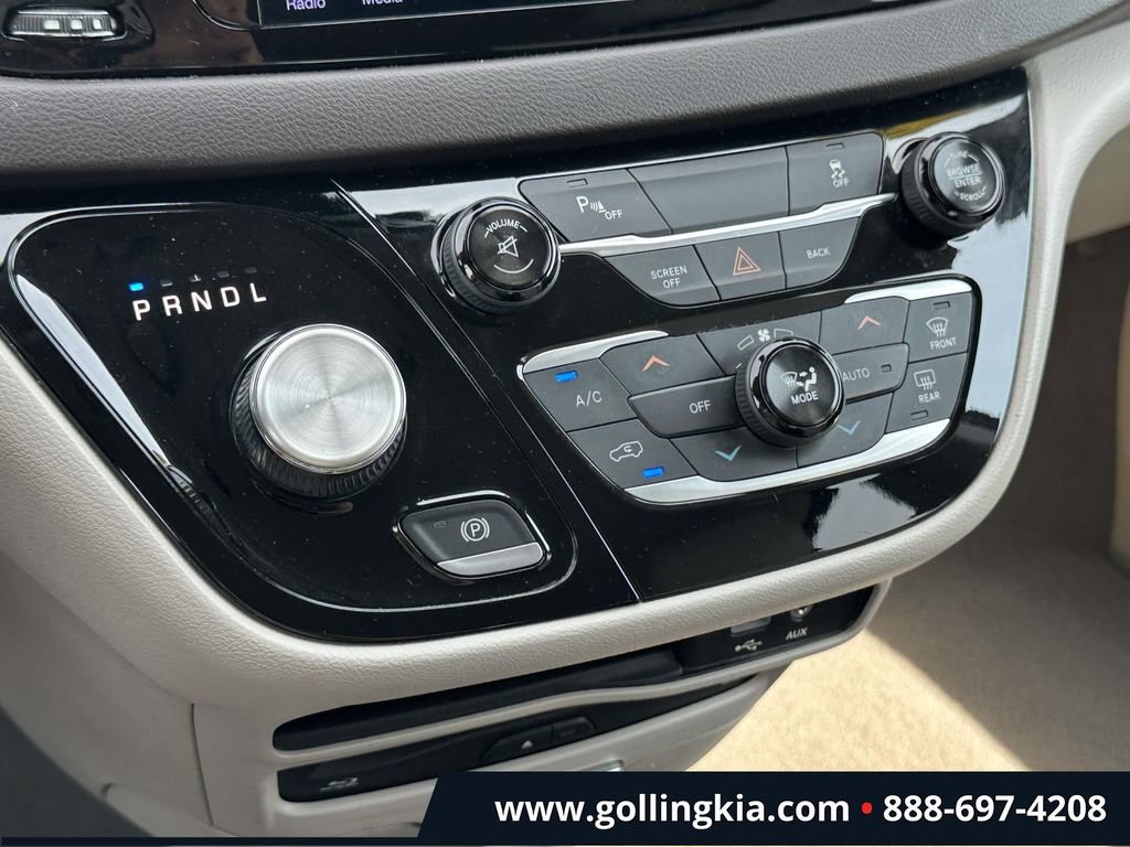 Used 2017 Chrysler Pacifica Touring-L Plus FWD image 25