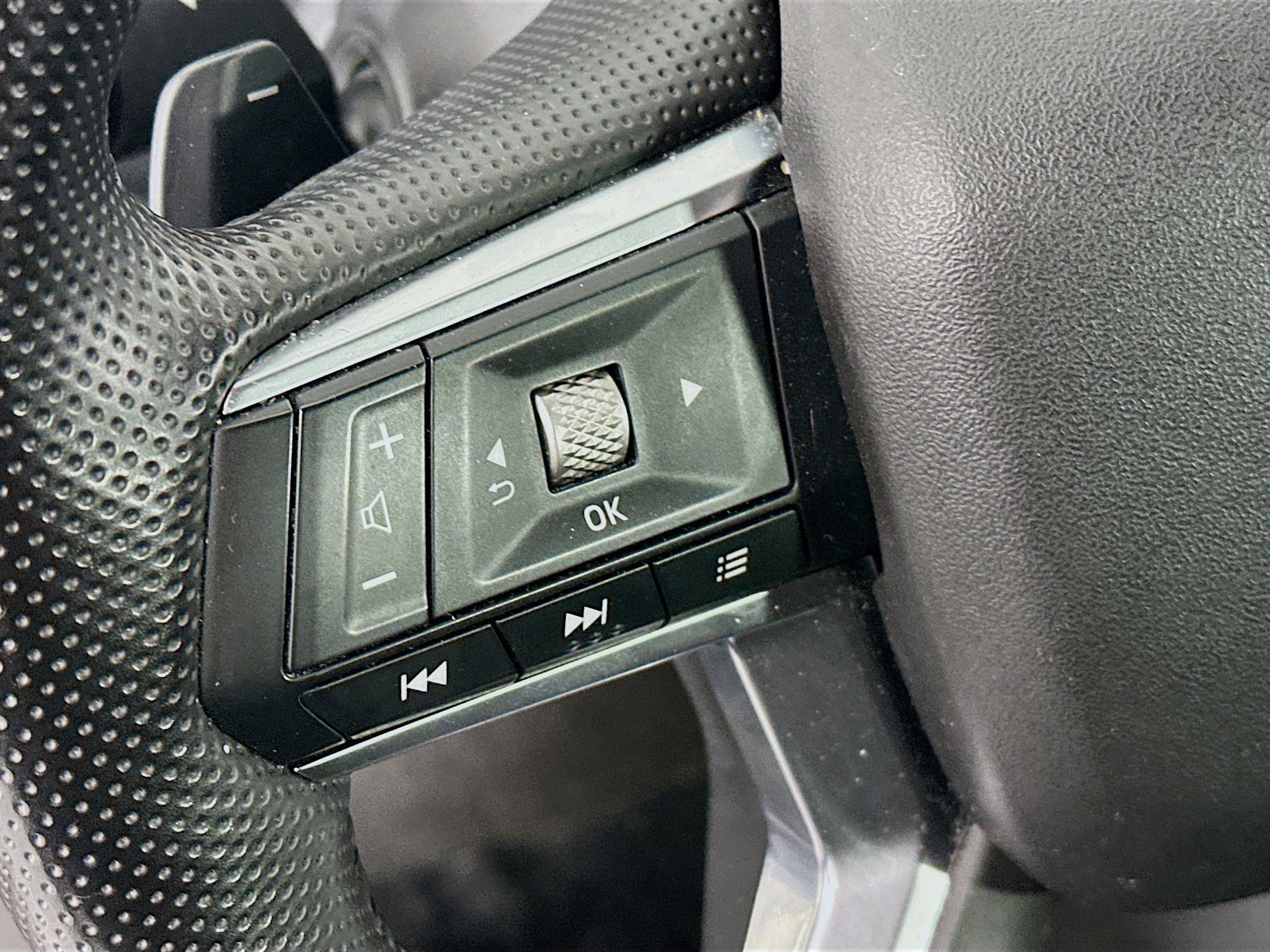 Used 2024 Mitsubishi Outlander SE FWD image 17