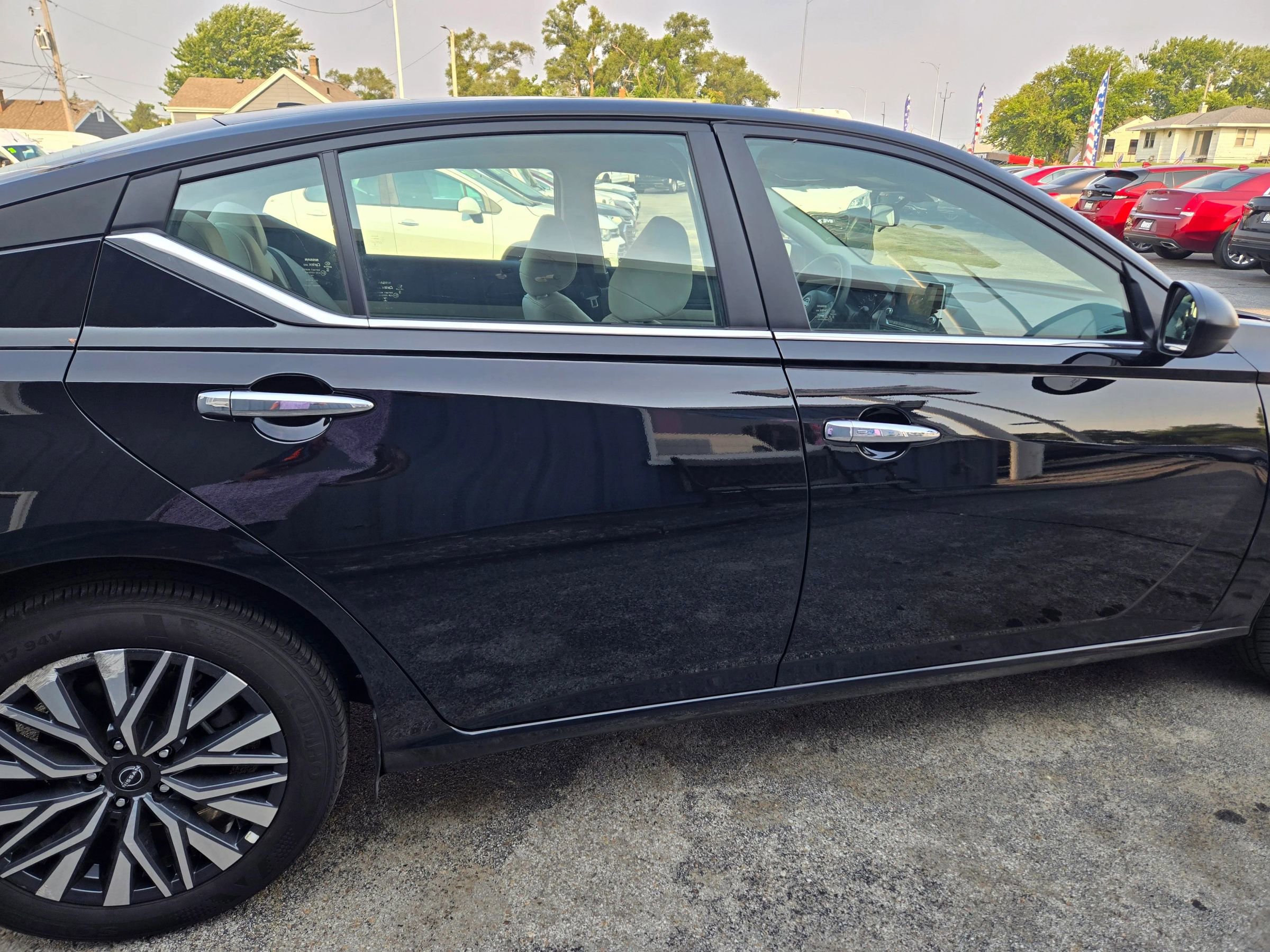 Used 2025 Nissan Altima 2.5 SV image 9