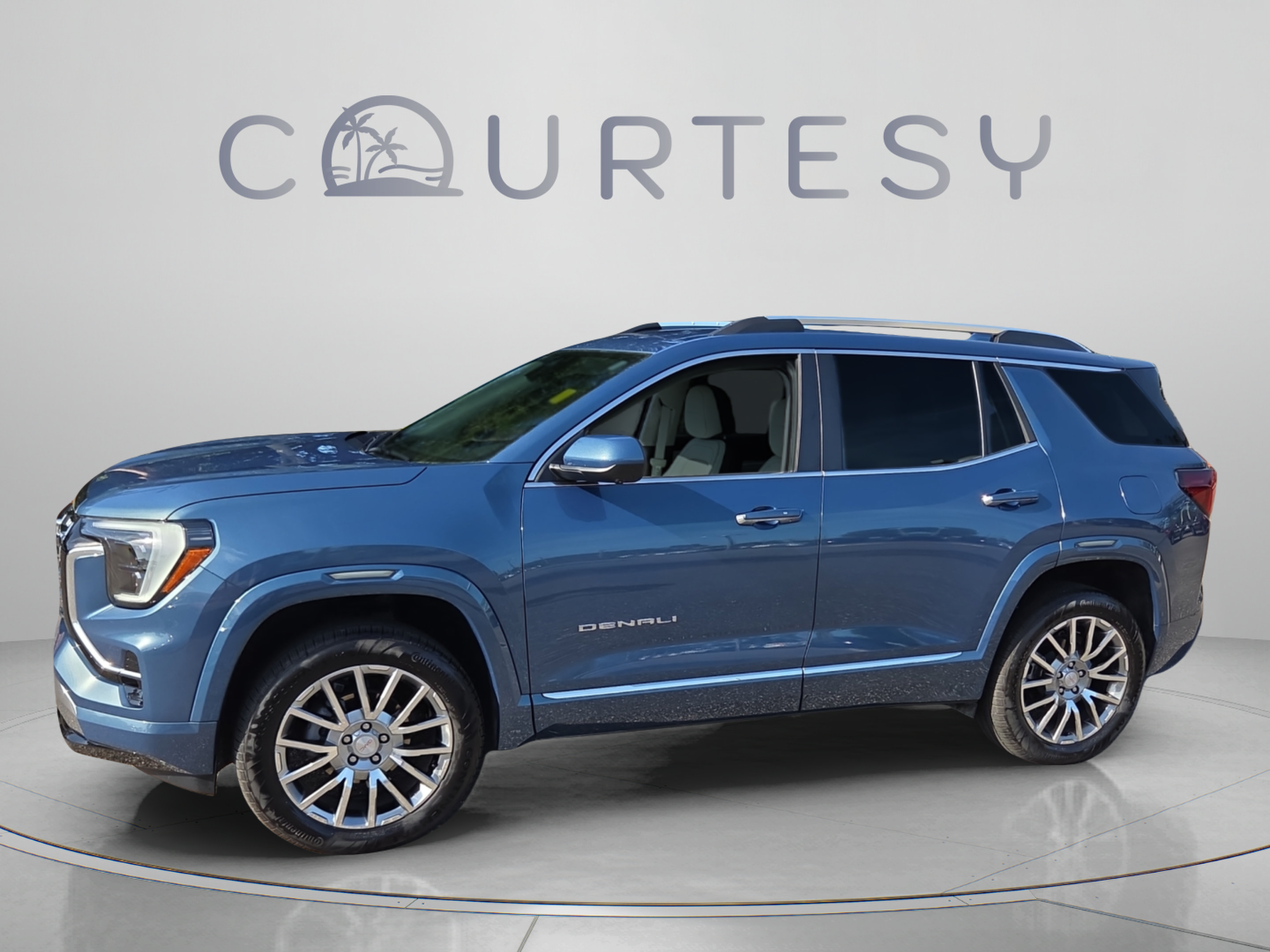 Used 2026 GMC Terrain Denali AWD/4WD image 1