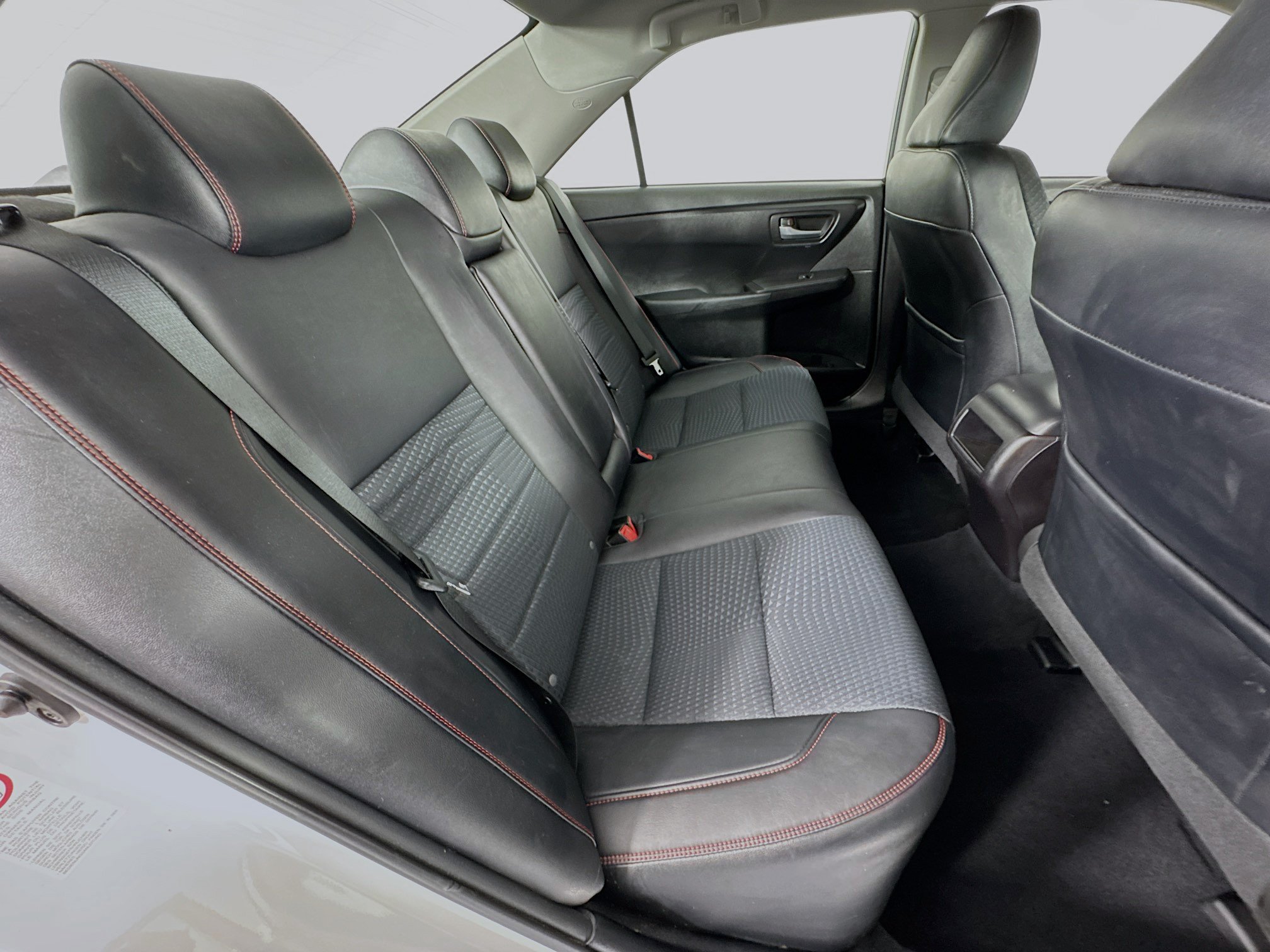 Used 2015 Toyota Camry SE FWD image 23
