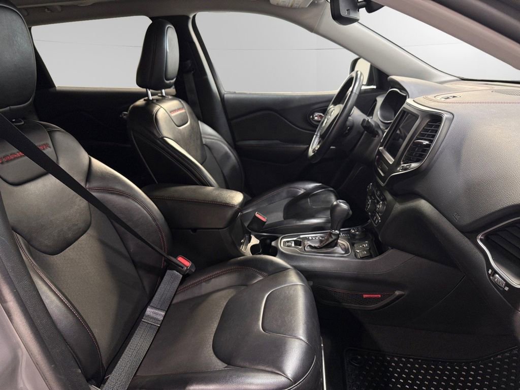 Used 2019 Jeep Cherokee Trailhawk w/ Comfort & Convenience Group image 14