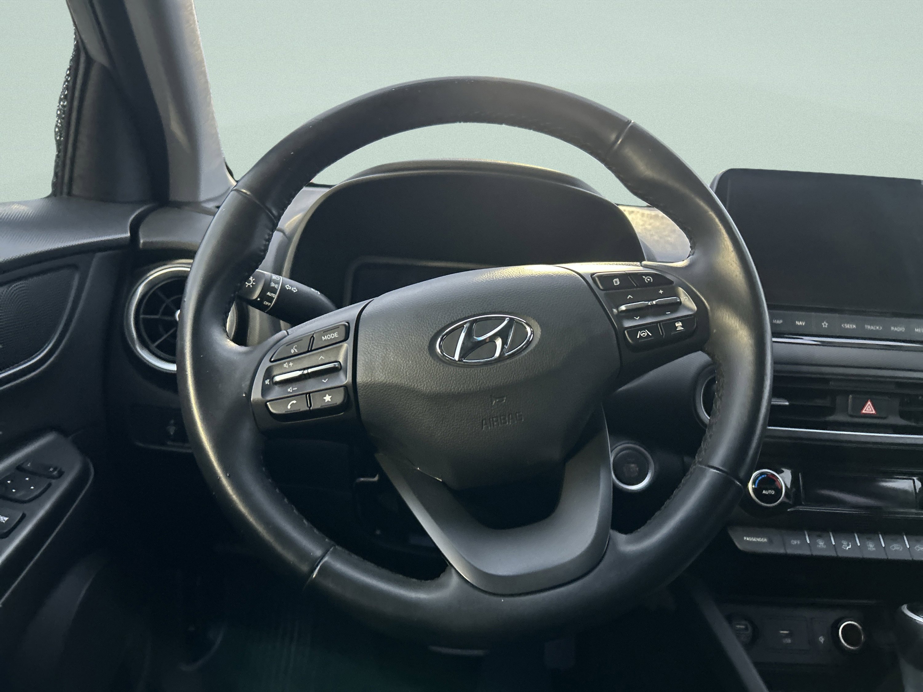 Used 2022 Hyundai Kona Limited image 19