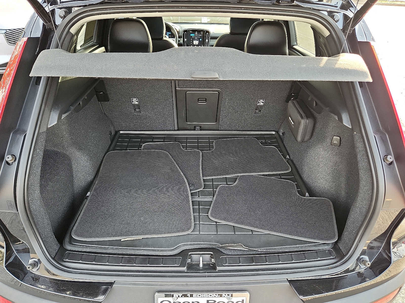 Certified 2023 Volvo XC40 B5 Plus w/ Driver Assist Package image 27