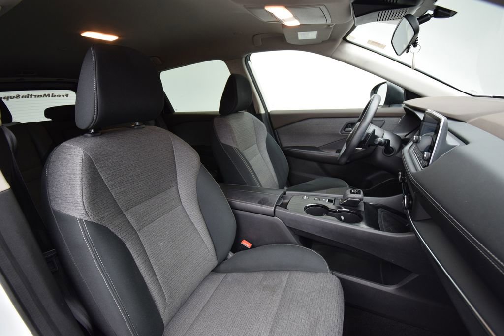 Used 2022 Nissan Rogue S image 19