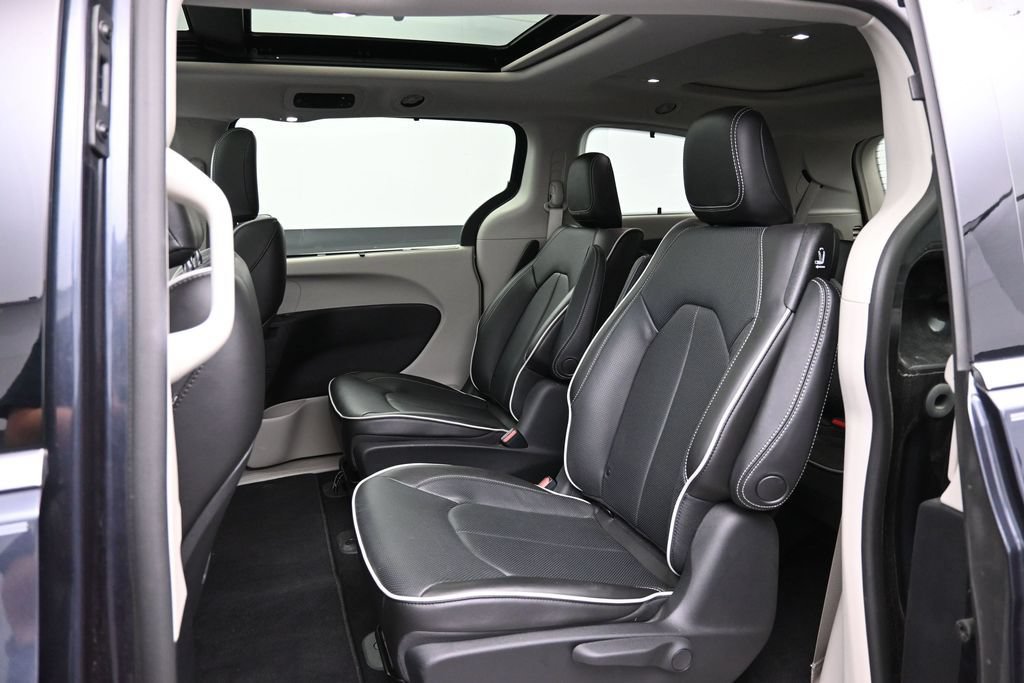 Used 2021 Chrysler Pacifica Limited w/ Premium & Safety Sphere Group FWD image 25