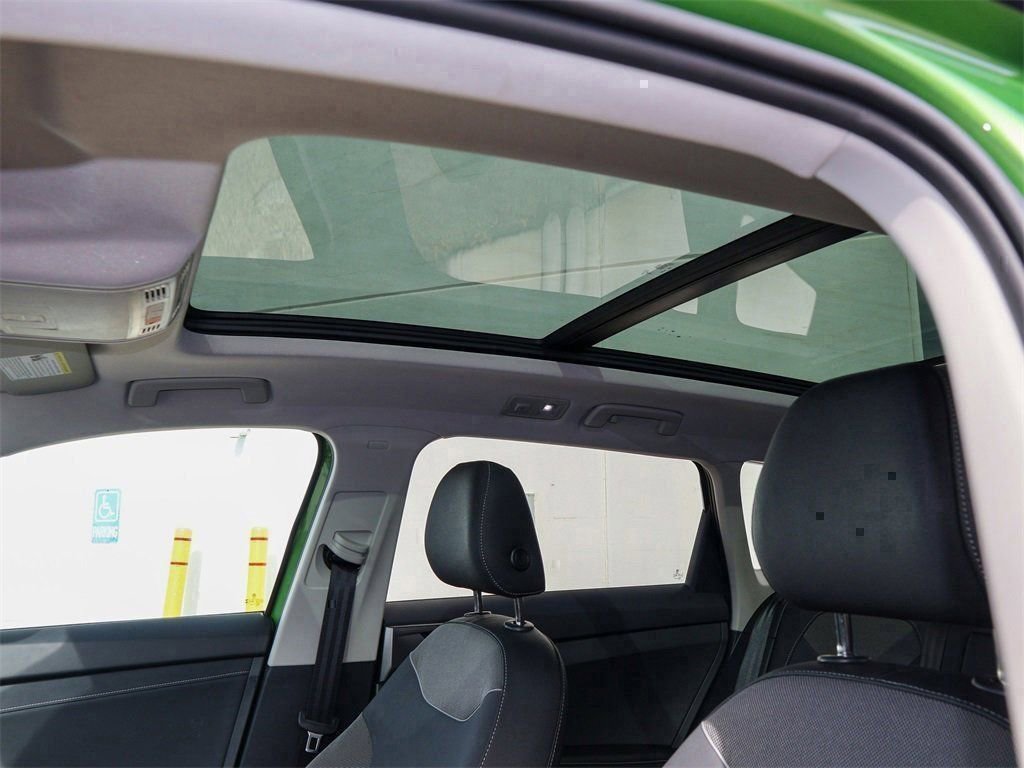 New 2025 Volkswagen Taos SE image 12