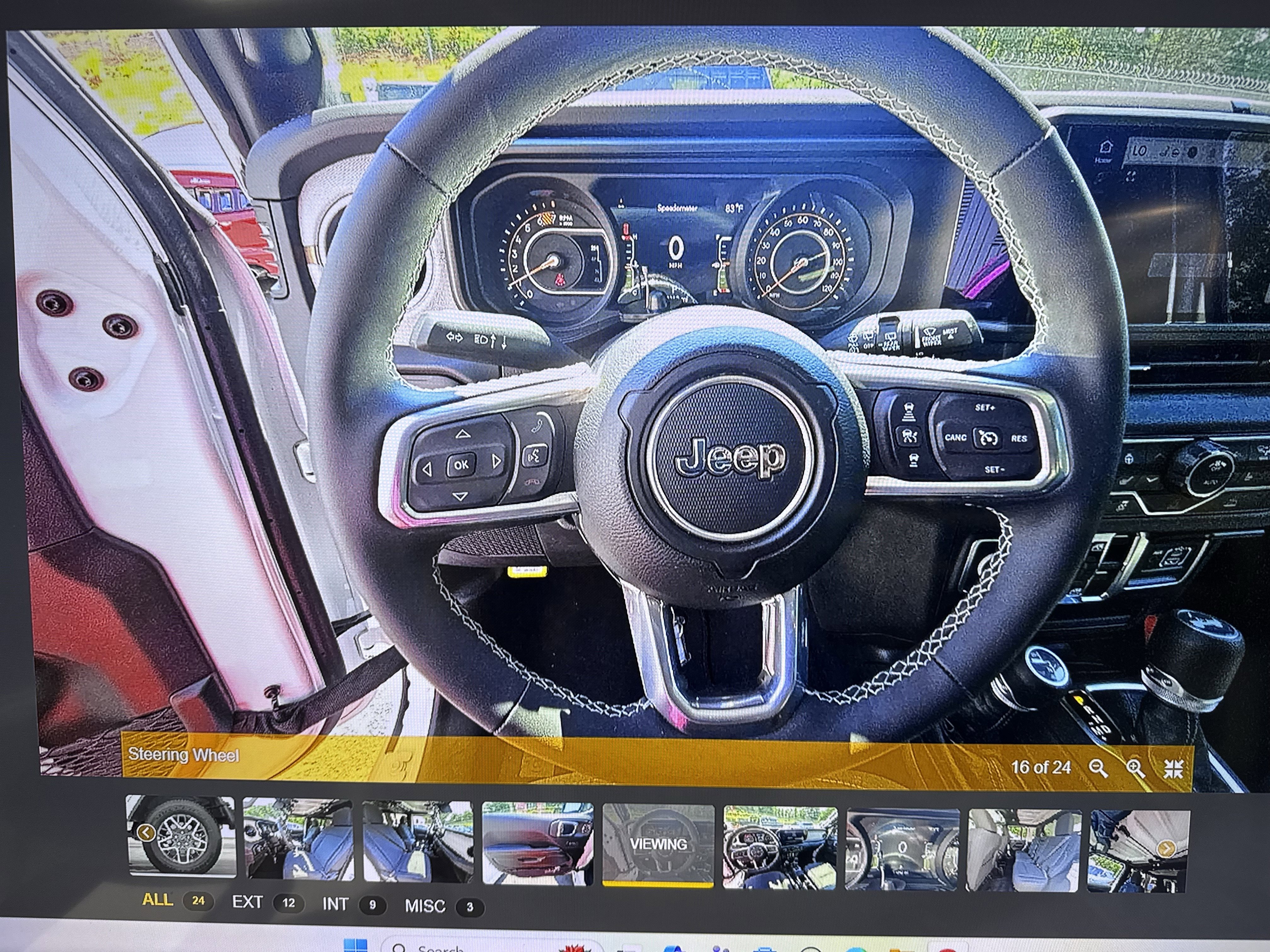 Used 2025 Jeep Wrangler Sahara image 11