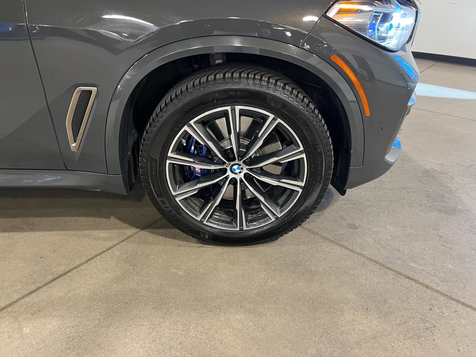 Used 2023 BMW X5 M50i w/ Executive Package image 46