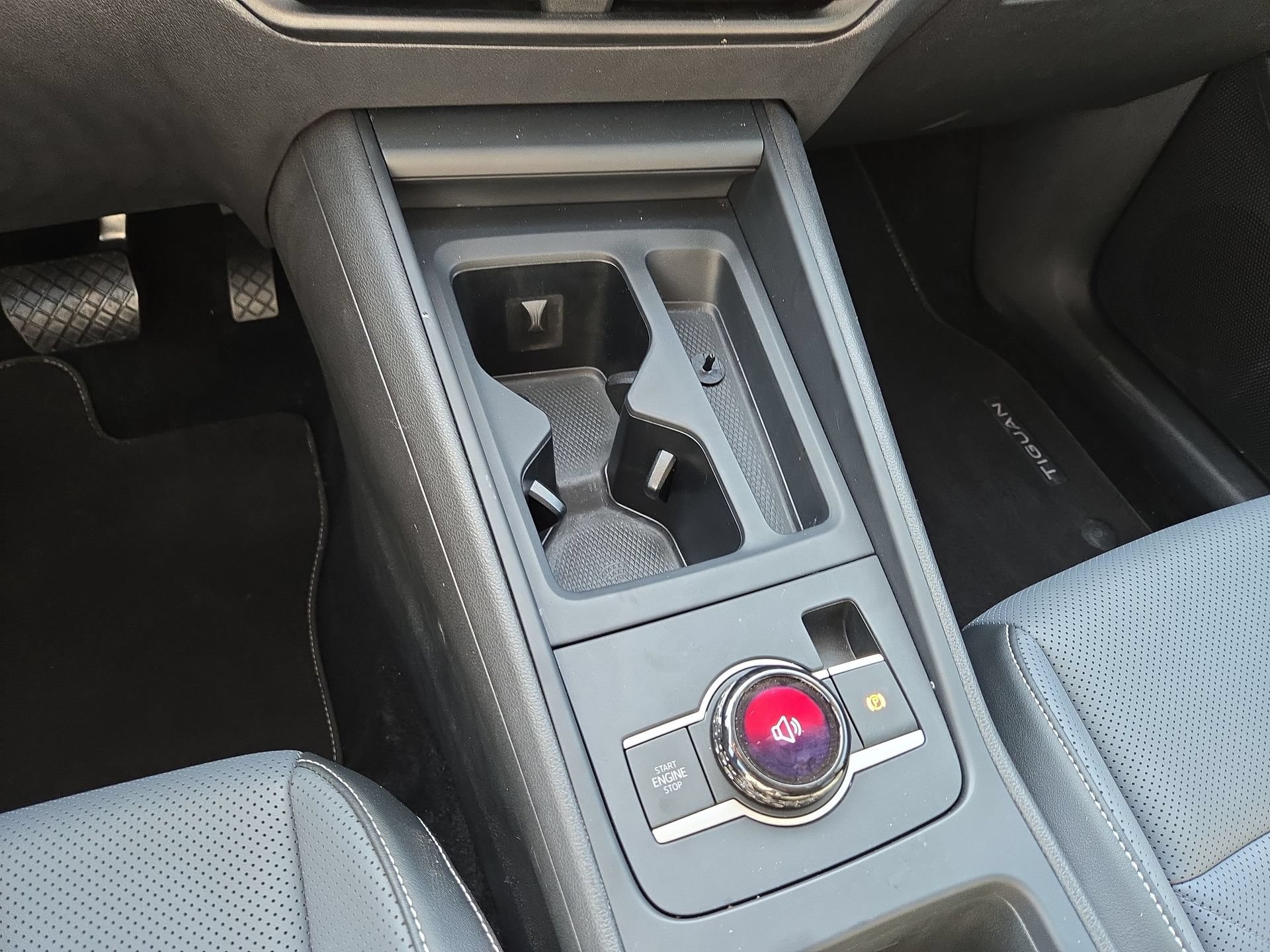 Used 2025 Volkswagen Tiguan SE FWD image 22