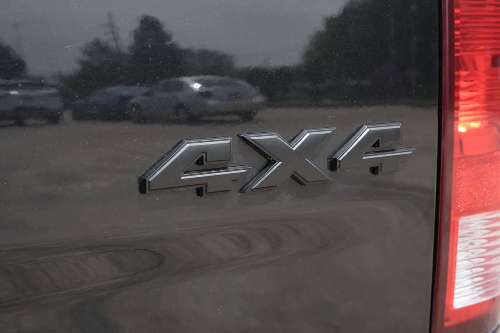 Used 2018 RAM 1500 Express w/ Black Ram 1500 Express Group AWD/4WD image 15