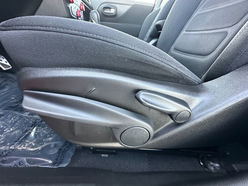 Used 2020 Jeep Renegade Latitude w/ Cold Weather Group image 10