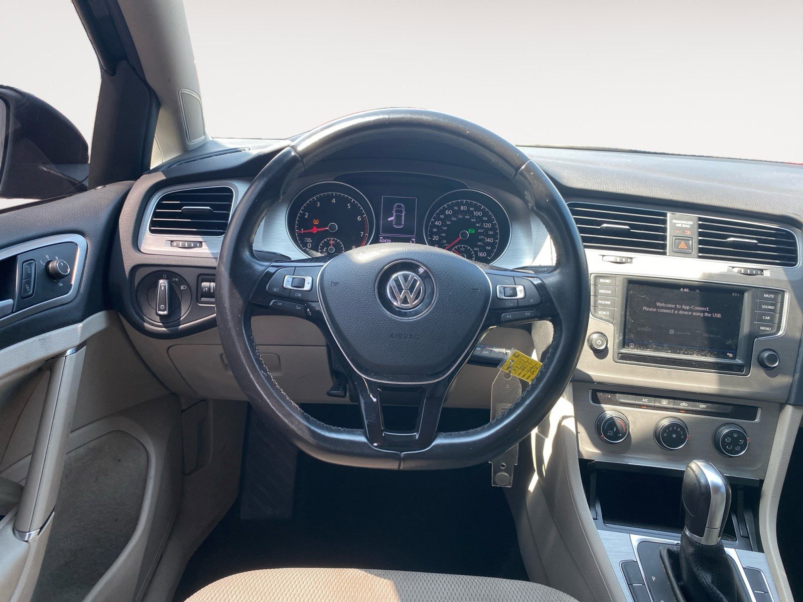 Used 2017 Volkswagen Golf S image 9