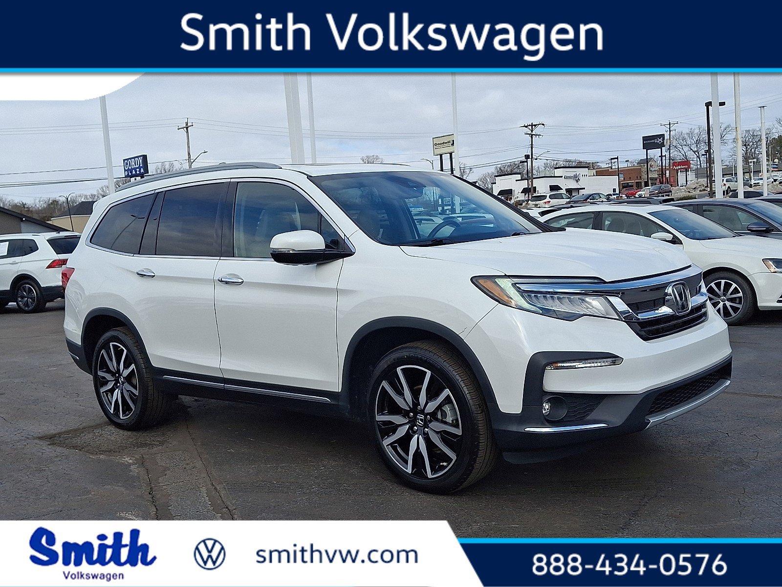 Used 2020 Honda Pilot Touring image 1