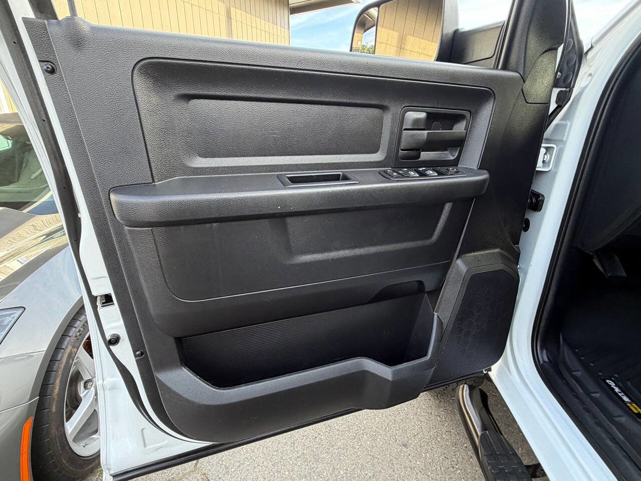 Used 2016 RAM 3500 Tradesman w/ Chrome Appearance Group image 48