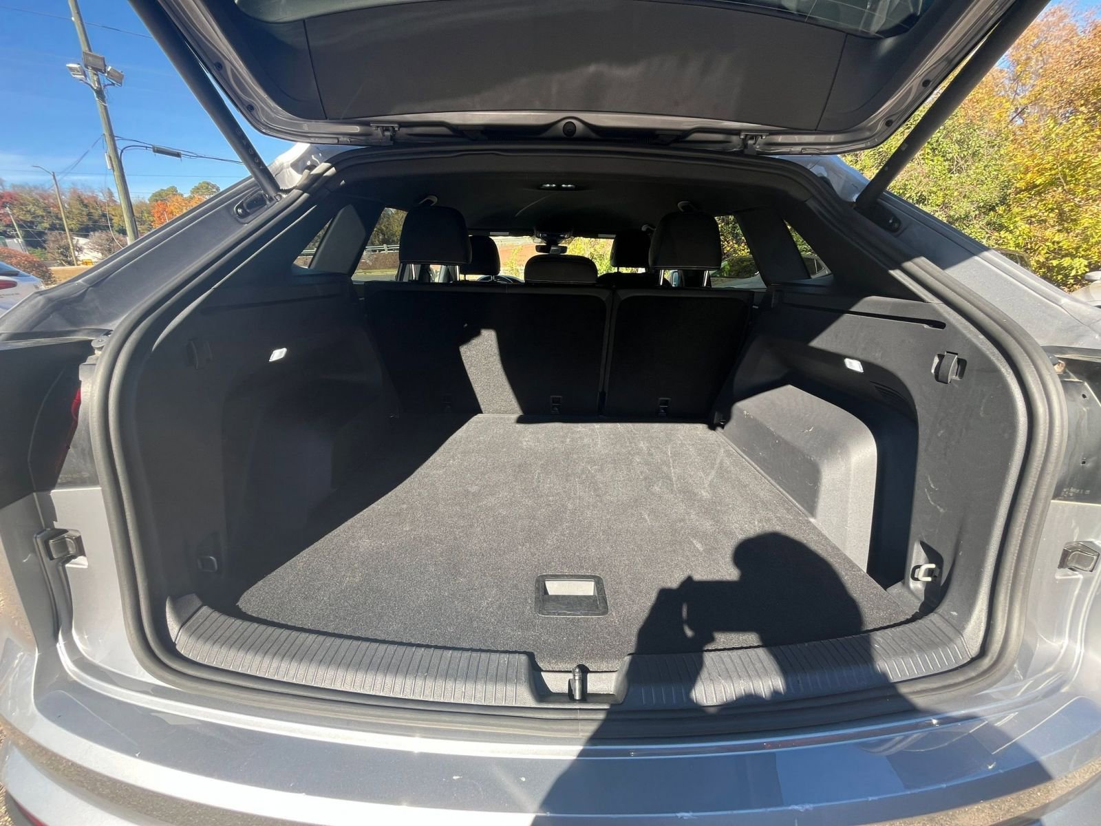 Used 2025 Volkswagen Atlas Cross Sport SE image 25