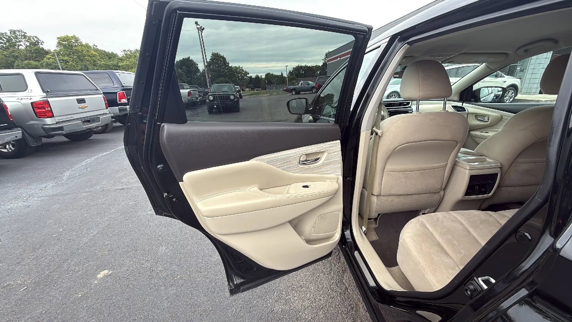 Used 2015 Nissan Murano S w/ Cargo Package w/Cover image 11