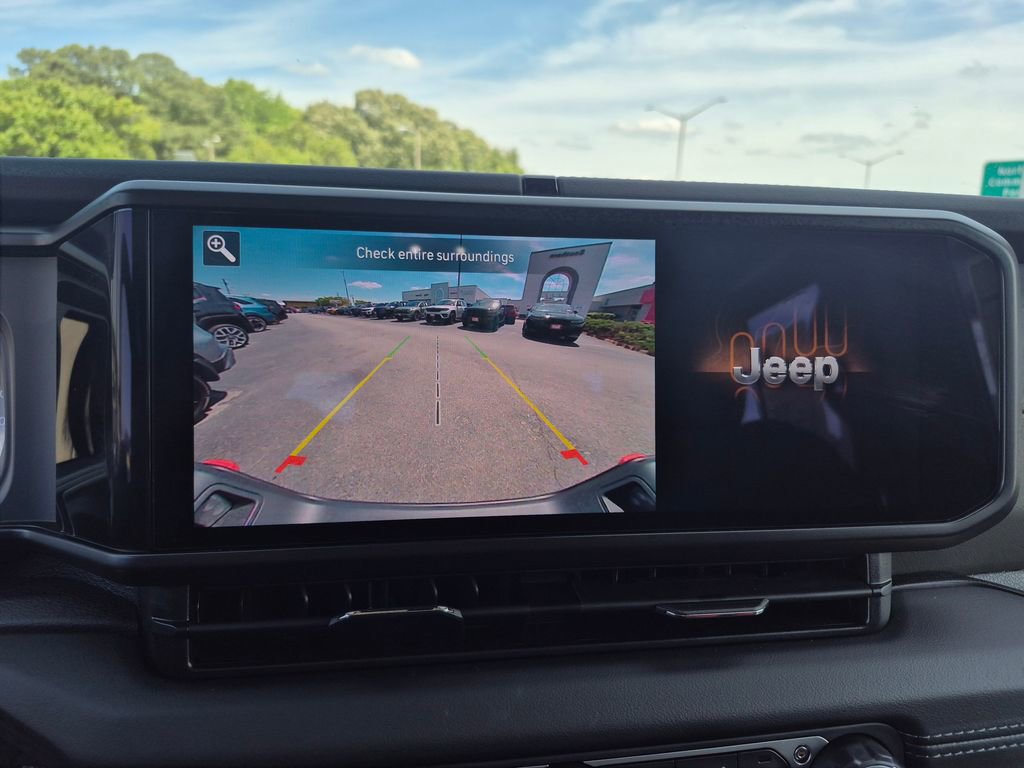 Used 2025 Jeep Gladiator Mojave w/ Convenience Group AWD/4WD image 13