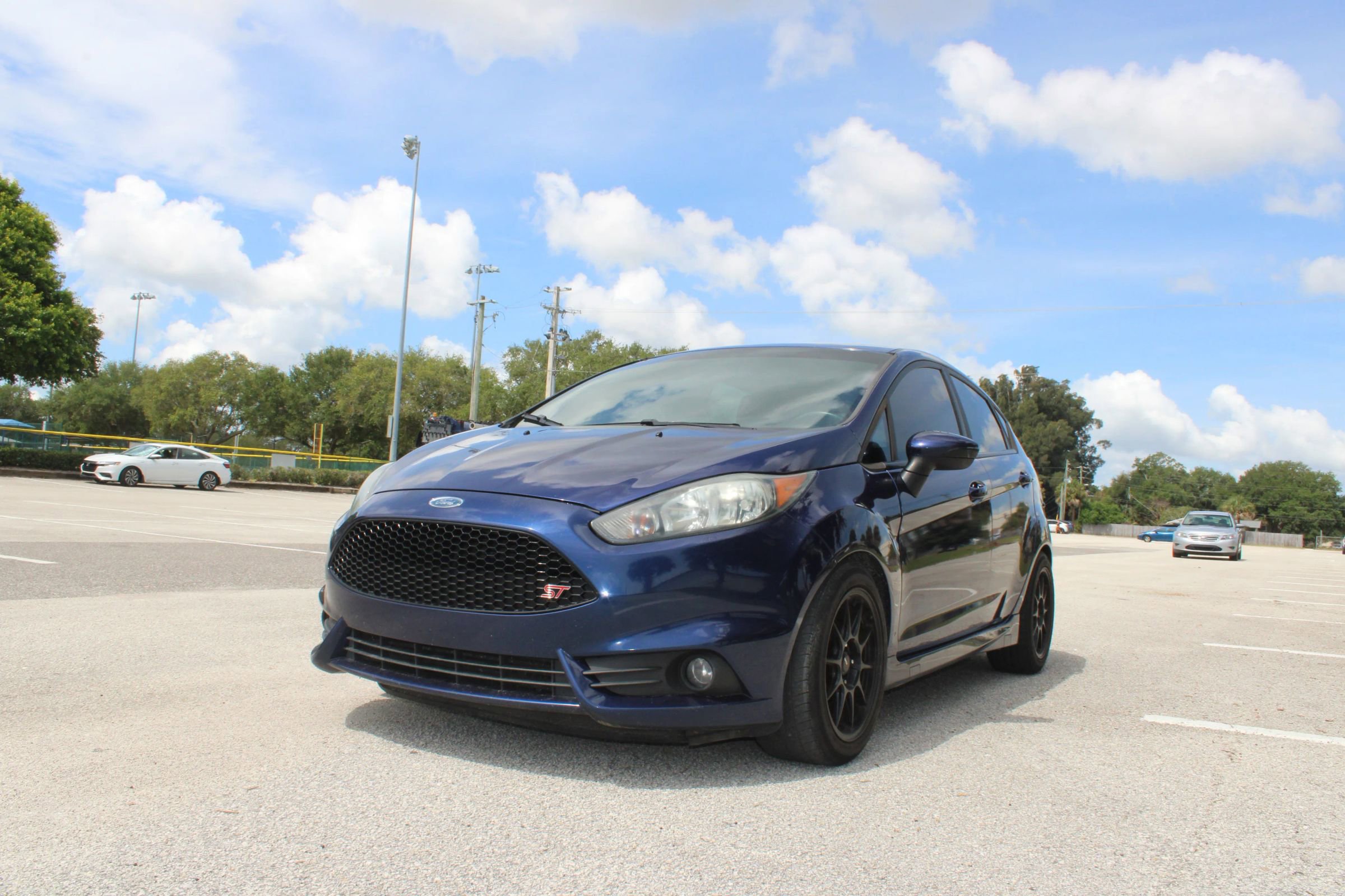 Used 2016 Ford Fiesta ST FWD image 2