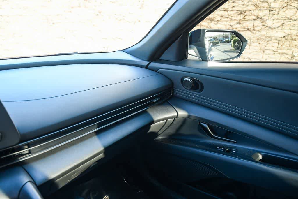 Used 2025 Hyundai Elantra Sport FWD image 21