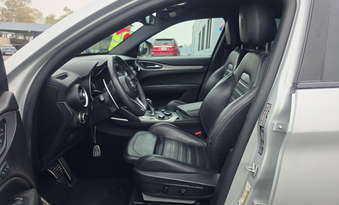 Used 2019 Alfa Romeo Stelvio Ti Sport w/ Quick Order Package 22S Sport AWD/4WD image 7