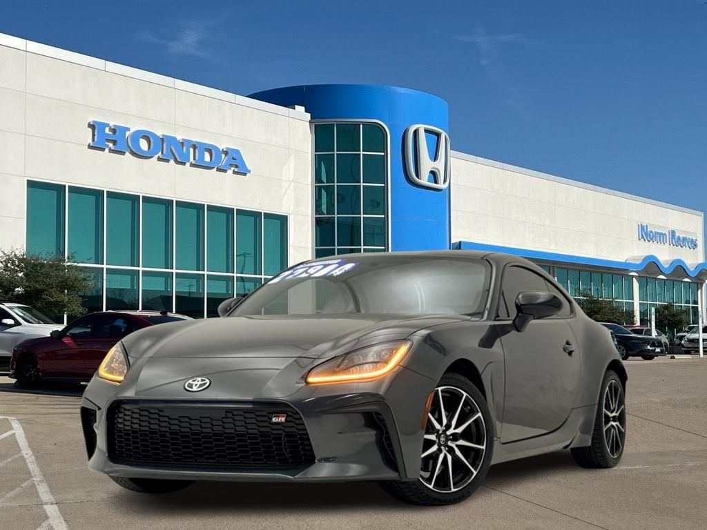 Used 2022 Toyota GR86 RWD image 1