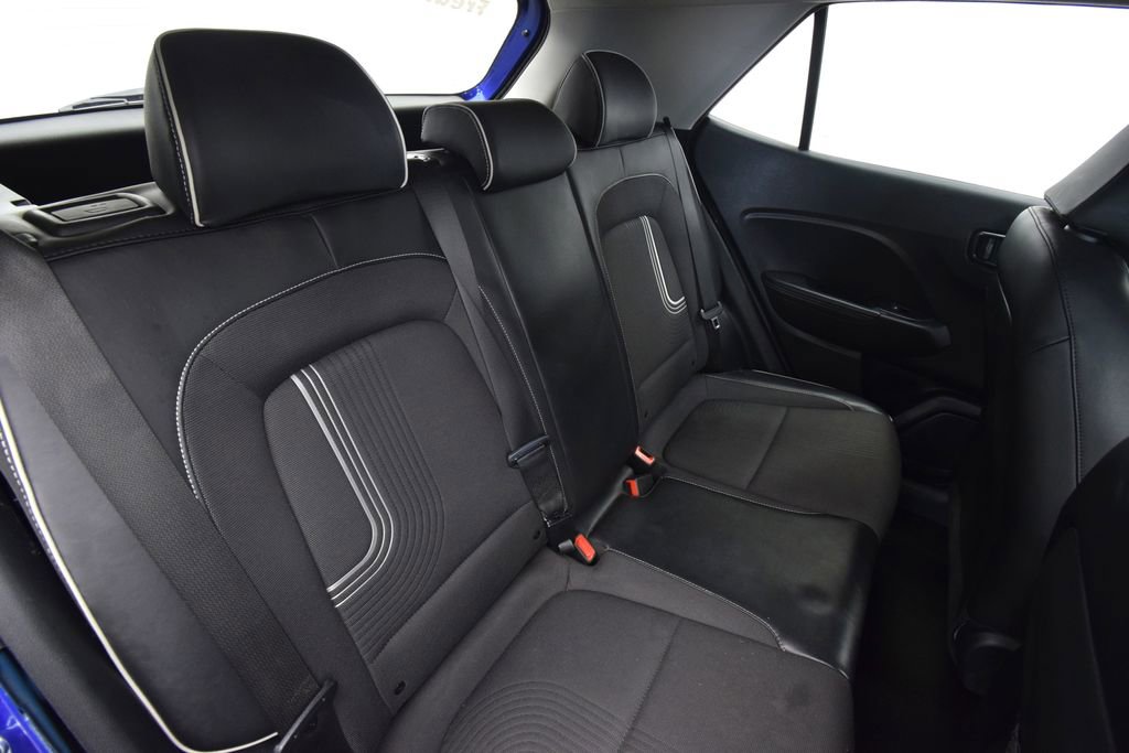 Used 2023 Hyundai Venue Limited w/ Cargo Package FWD image 23