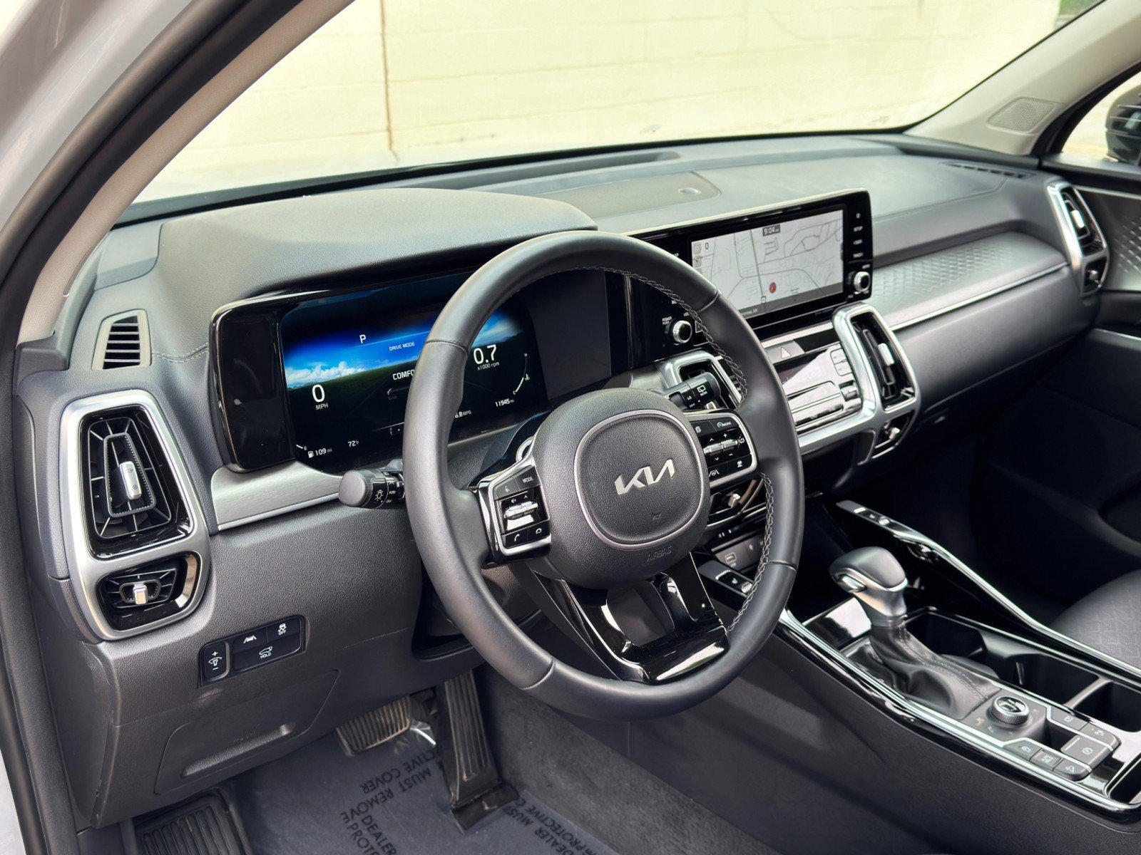 Used 2023 Kia Sorento SX AWD/4WD image 13