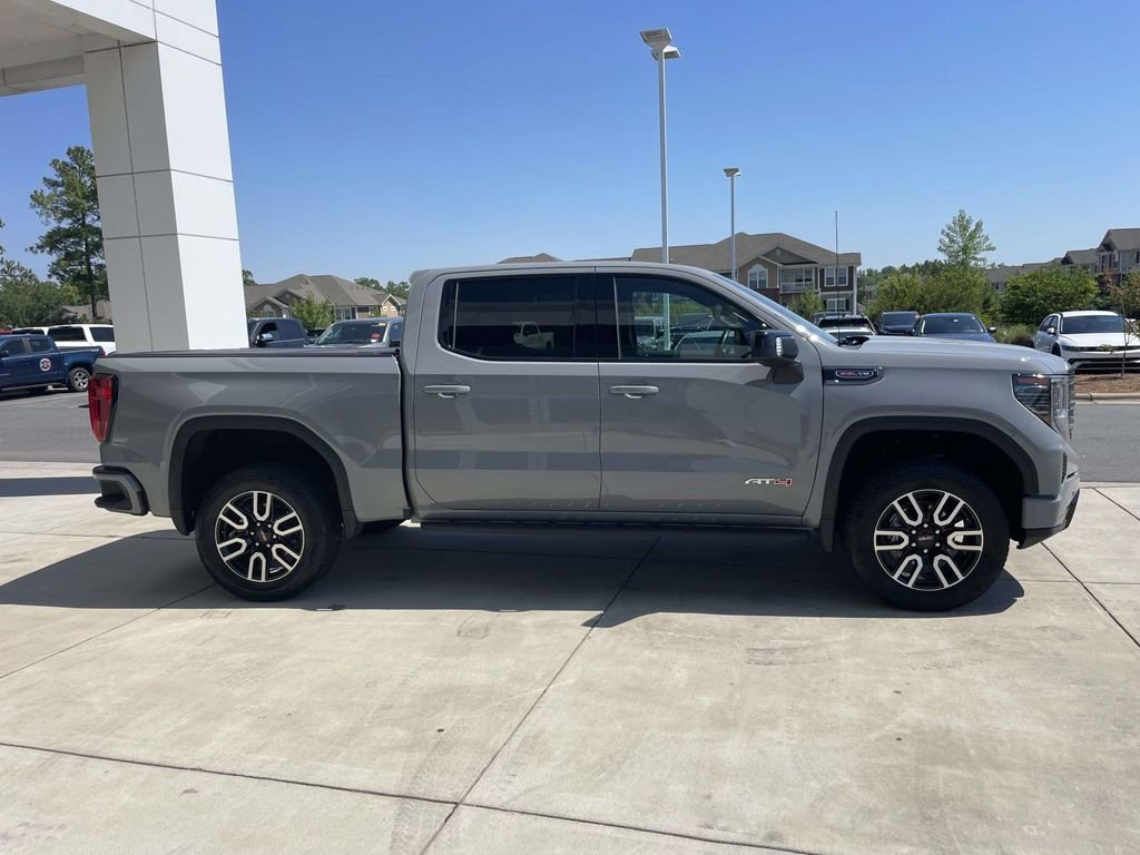 Used 2024 GMC Sierra 1500 AT4 w/ Technology Package AWD/4WD image 5