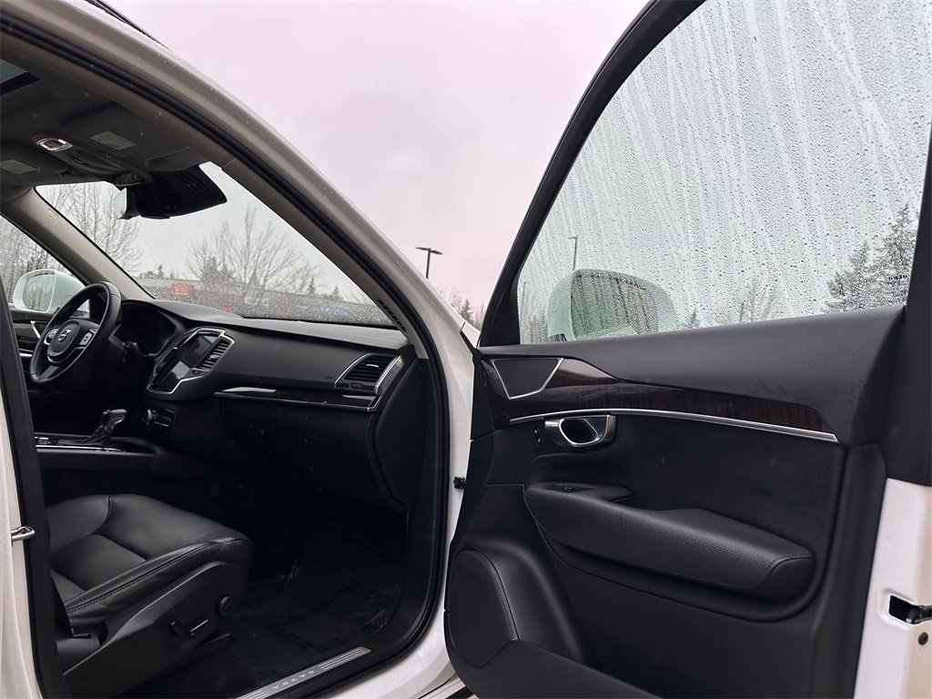Used 2019 Volvo XC90 T6 Momentum w/ Protection Package Premier image 11