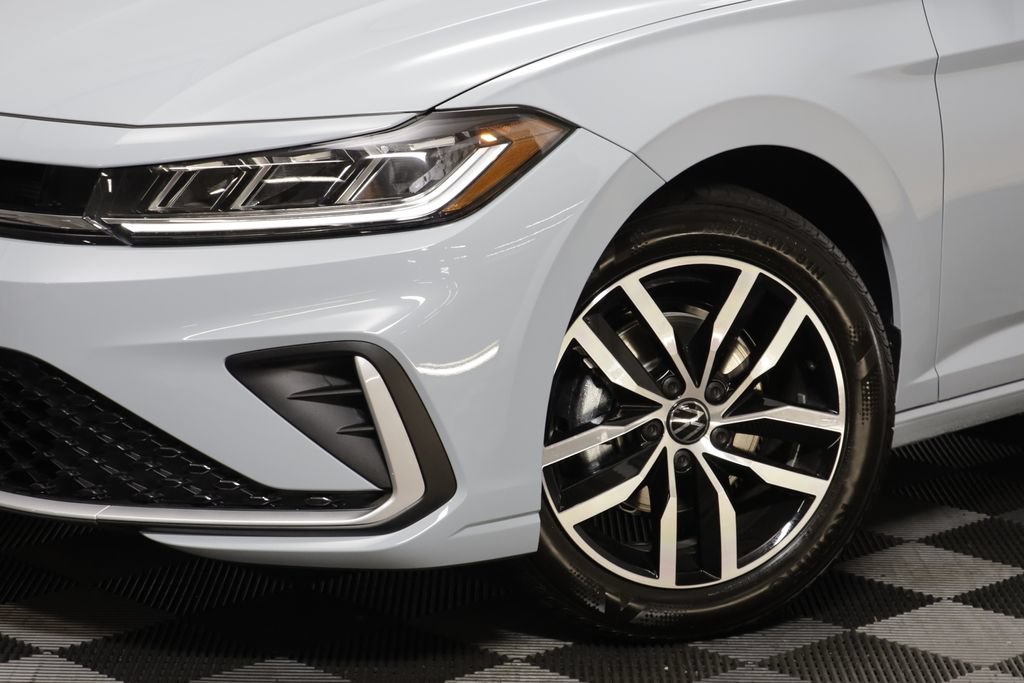 New 2027 Volkswagen Jetta SE FWD image 4