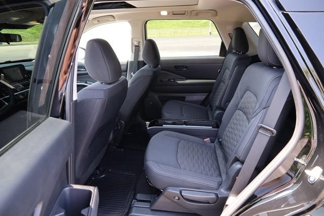Certified 2025 Nissan Pathfinder SV w/ SV Premium Package FWD image 11