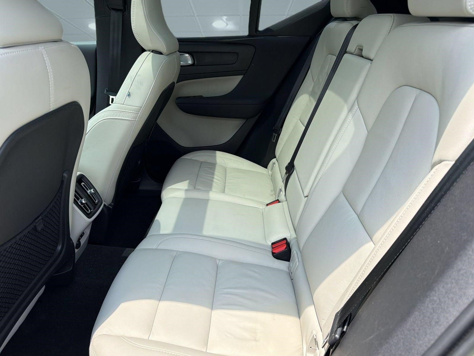 Certified 2023 Volvo XC40 B5 Ultimate w/ Protection Package Premier AWD/4WD image 22