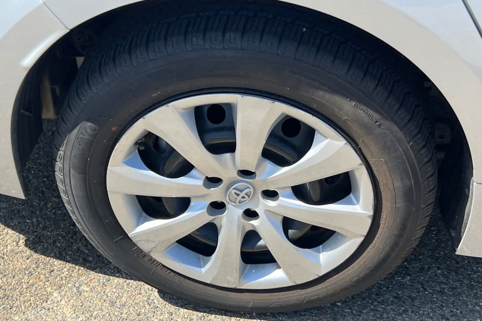 Used 2020 Toyota Corolla LE FWD image 17