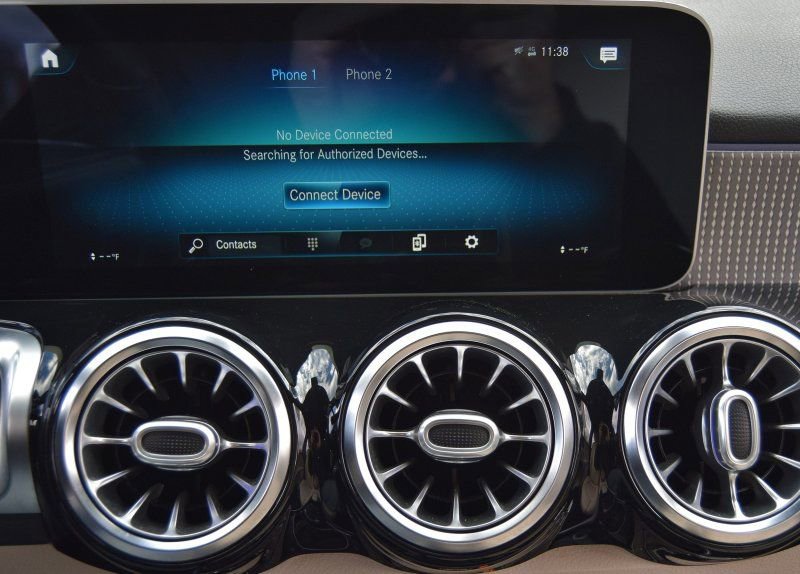 Used 2021 Mercedes-Benz GLB 250 4MATIC w/ Premium Package image 24