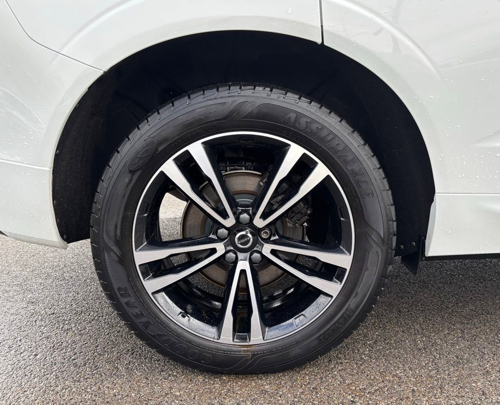Used 2020 Volvo XC60 T5 Momentum image 34