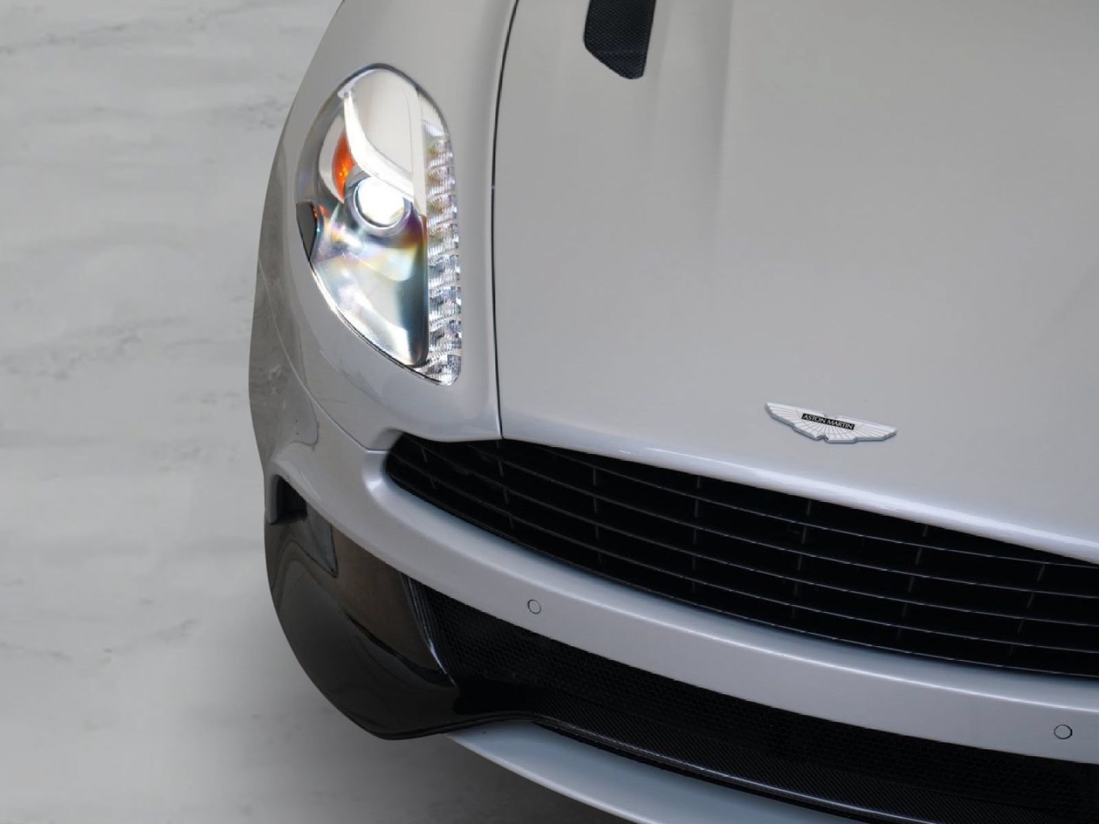 Used 2016 Aston Martin Vanquish Coupe RWD image 44