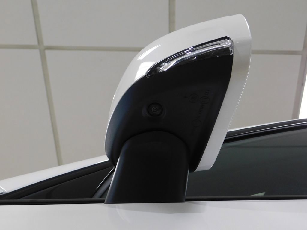 Used 2026 Volvo V90 B6 Cross Country Ultra image 20