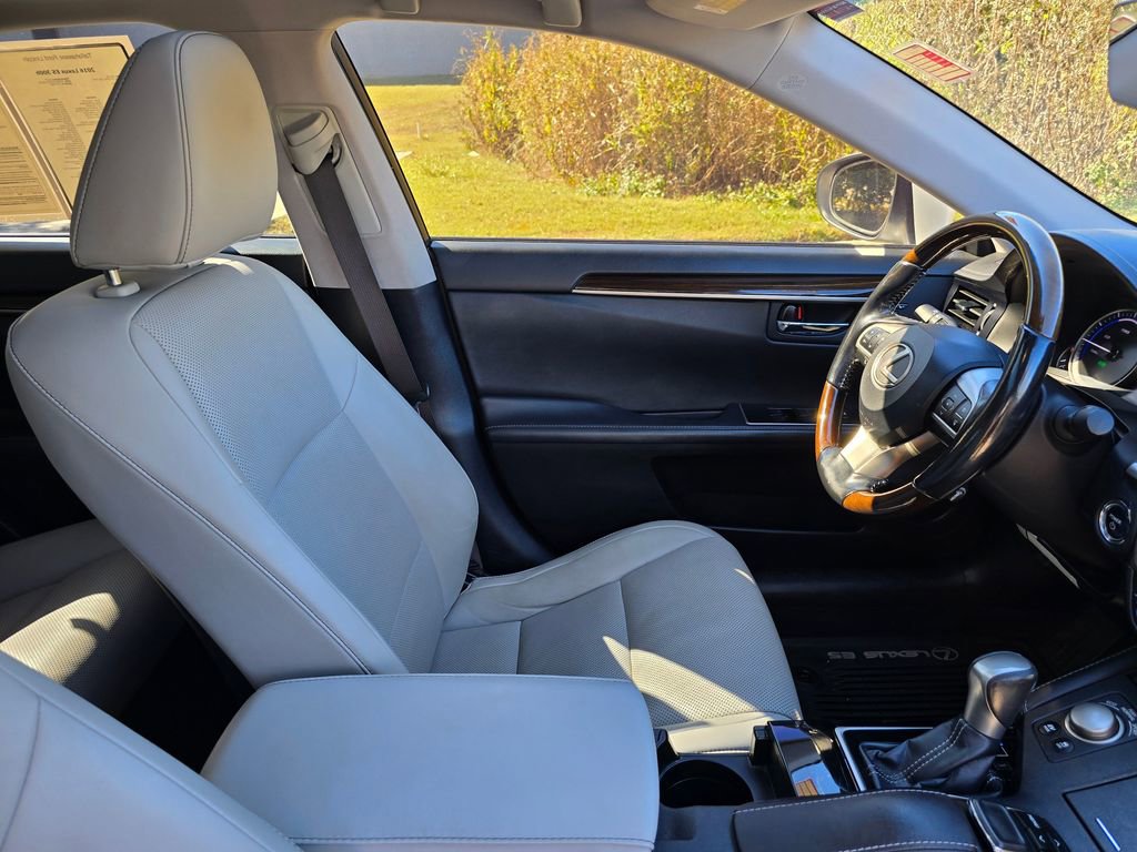 Used 2016 Lexus ES 300h image 64