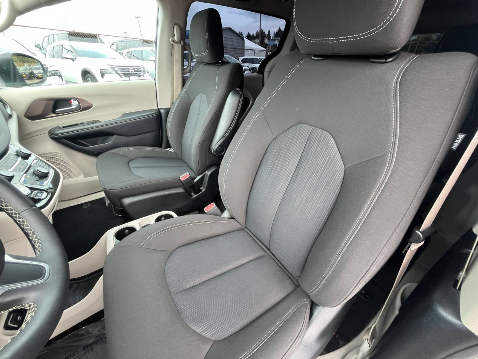 Used 2024 Chrysler Voyager LX FWD image 38