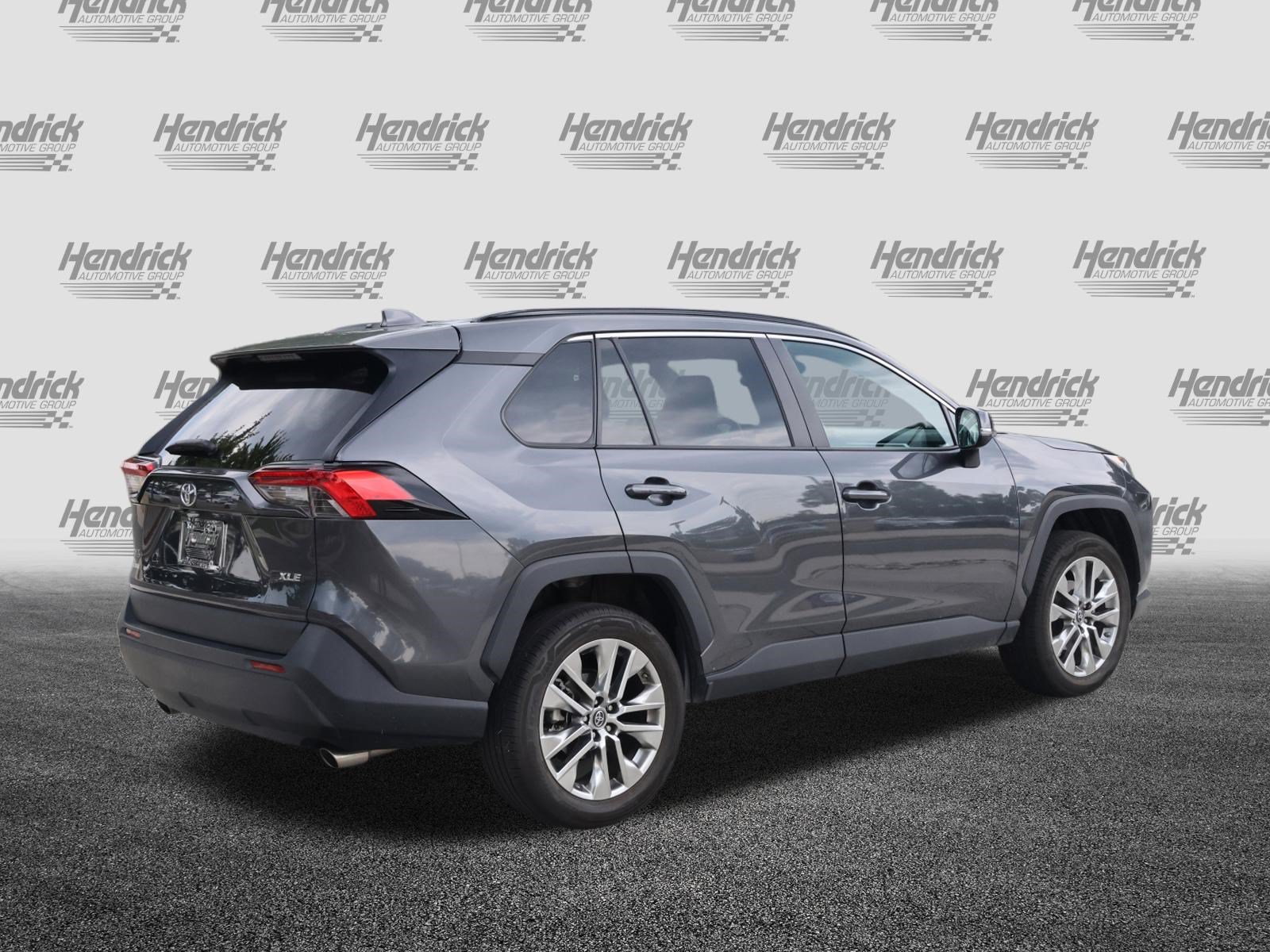 Used 2019 Toyota RAV4 XLE Premium FWD image 9
