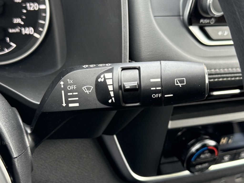 Used 2023 Nissan Rogue SV AWD/4WD image 11