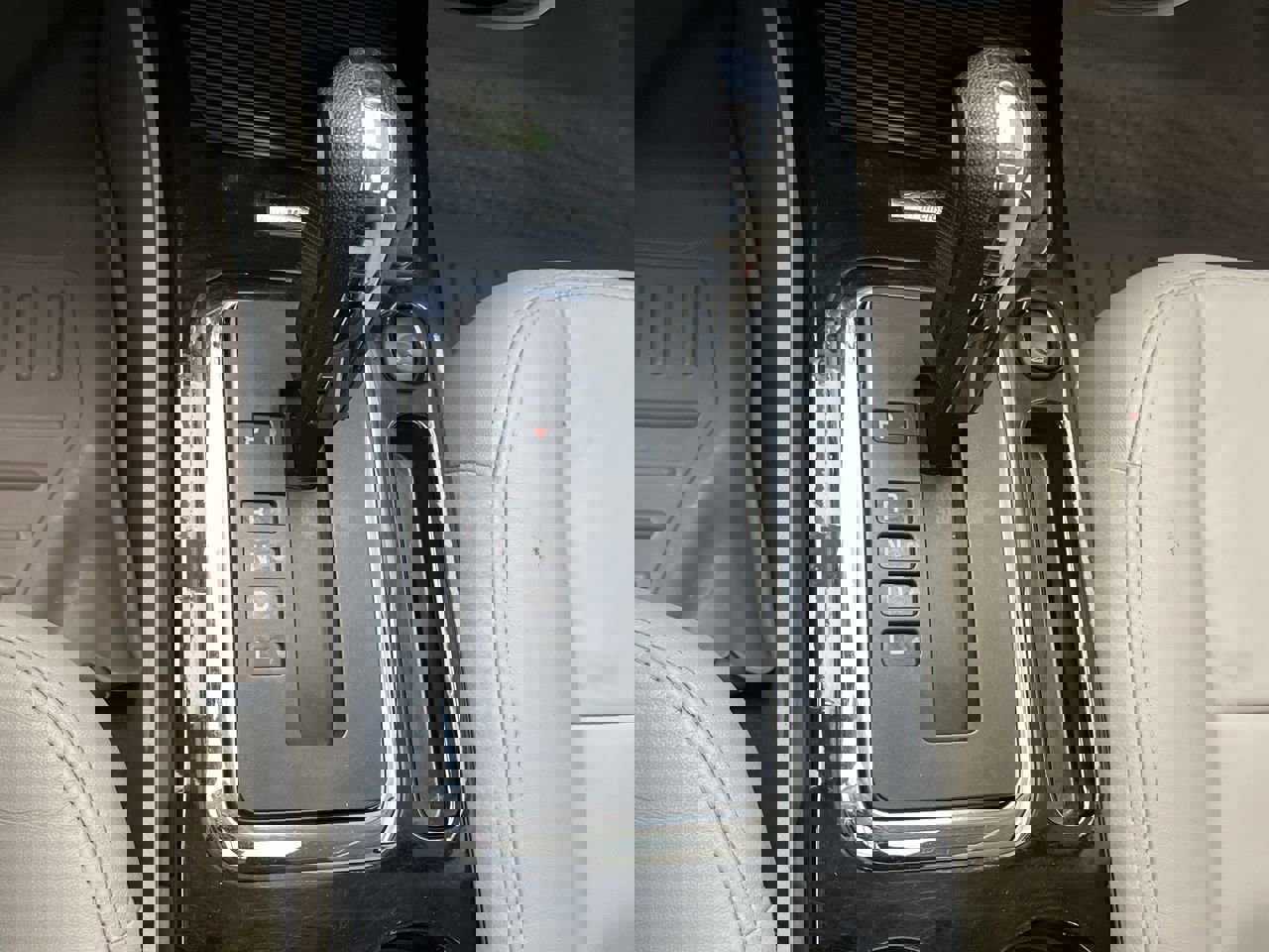 Used 2010 Ford Escape Limited image 22