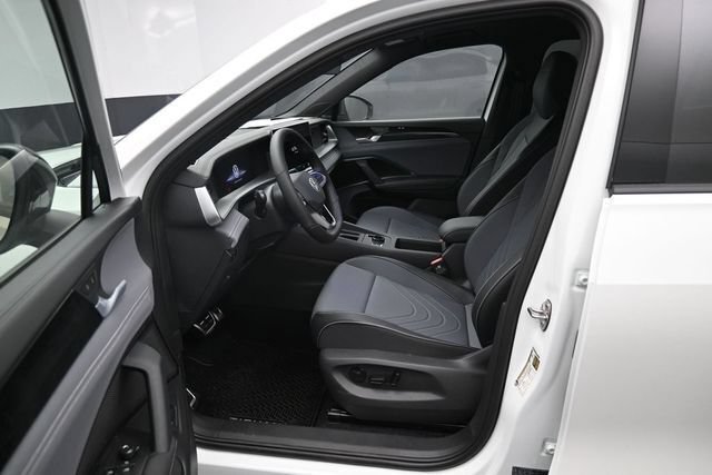 New 2026 Volkswagen Tiguan SE R-Line AWD/4WD image 9