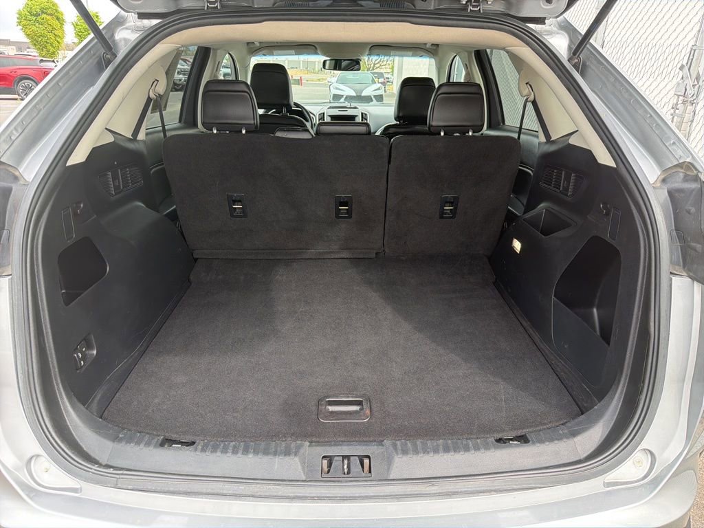 Used 2020 Ford Edge SEL image 25