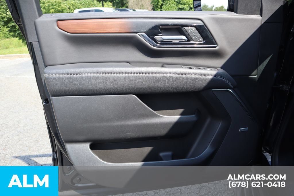 Used 2025 GMC Yukon Denali RWD image 14